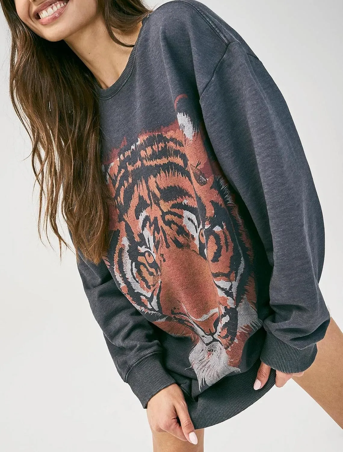 Yoawdats Women's Oversized Crewneck Graphic sweatshirt Trendy Tiger Print Long Sleeve Loose Fit Pullovers Fall Casual Tops